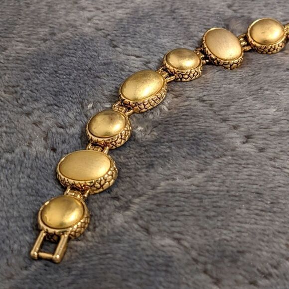 Vintage Liz Claiborne Brushed Goldtone Round & Oval Medallion Bracelet - Picture 4 of 10